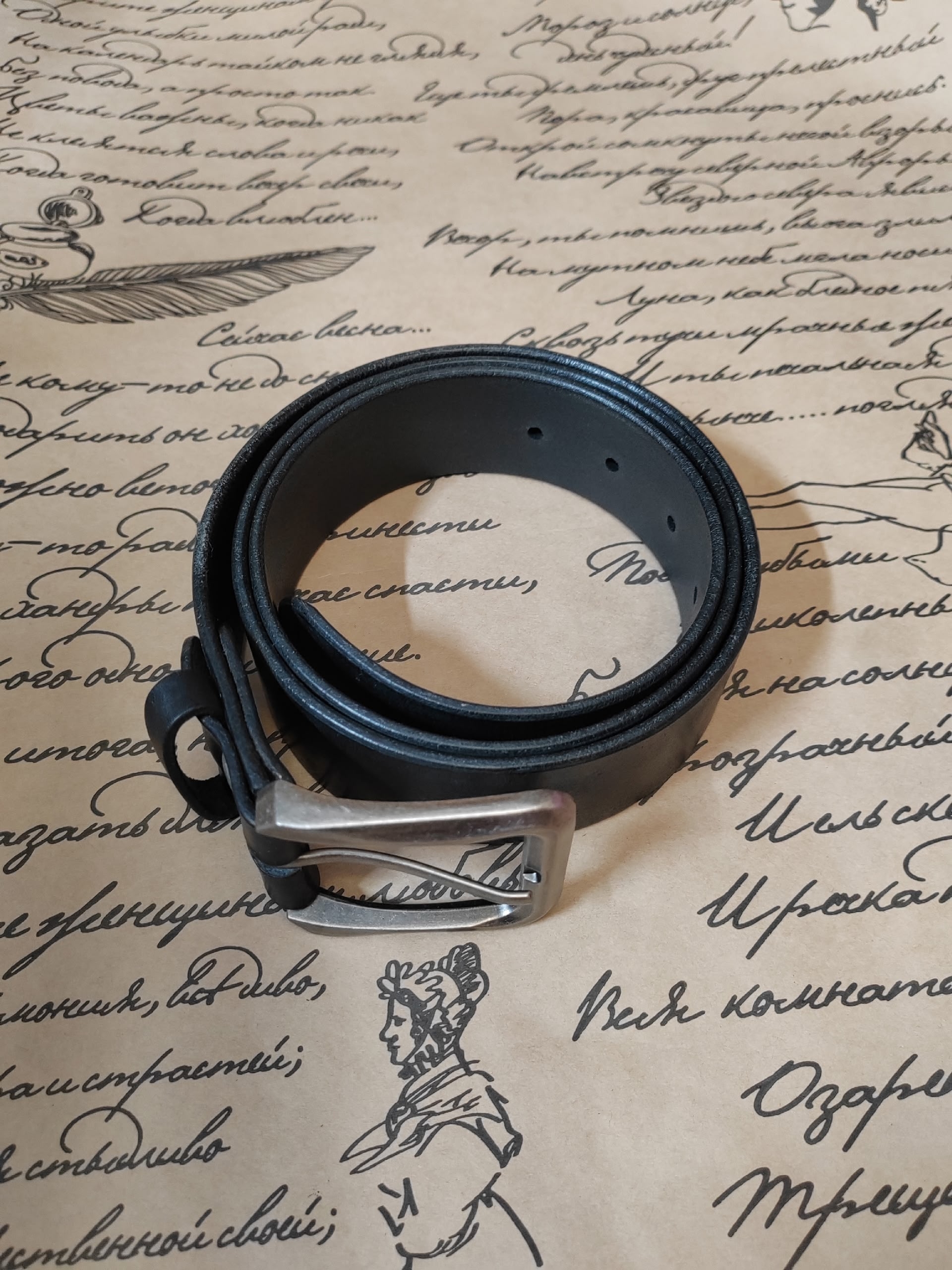Чёрный кожаный ремень